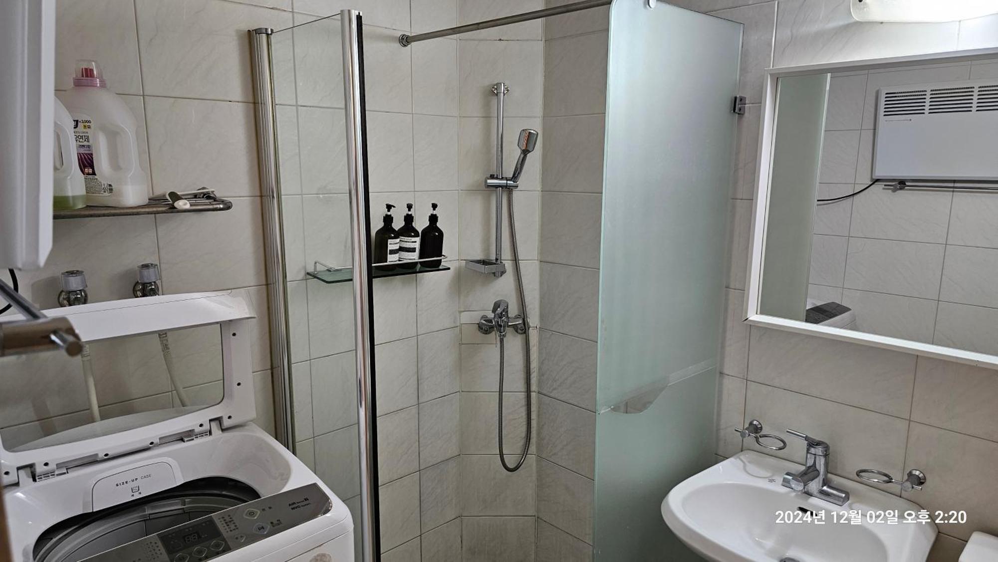 Căn hộ Hongdae Residence-2 1min From Hongik Uni Station Exit #1 Seoul